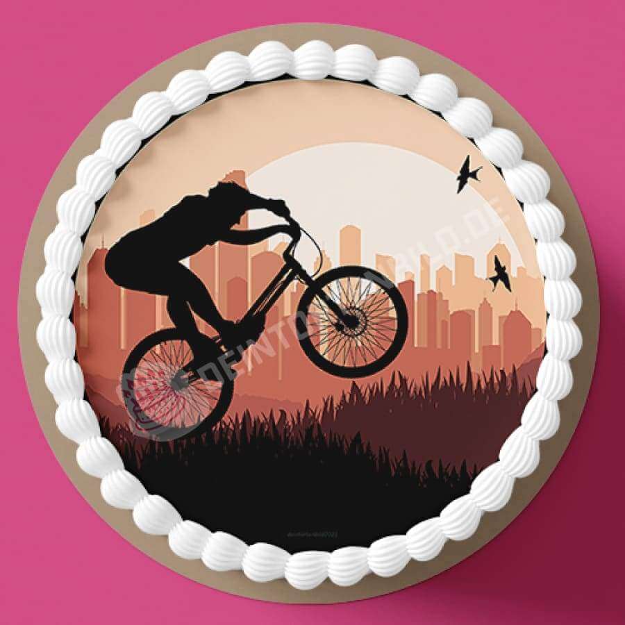 Motiv: Mountainbiker vor Stadt - Hochwertige und individuelle Tortenaufleger für jeden Anlass
Tortenaufleger Mountainbiker vor Stadt in 20cm Kreis
Unsere Tortenaufleger sind ein ideales Geschenk f - Tortenbild - DeintortenbildMountainbiker vor Stadt