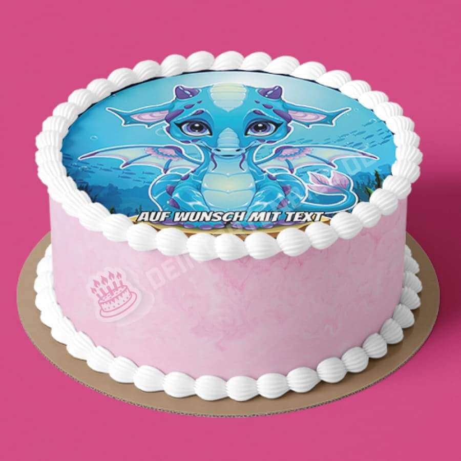 Motiv: Baby Wasserdrache - Hochwertige und individuelle Tortenaufleger für jeden Anlass
Tortenaufleger Baby Wasserdrache in 20cm Kreis
Dieser Tortenaufleger mit einem Baby Wasserdrache in bla - Tortenbild - DeintortenbildBaby Wasserdrache
