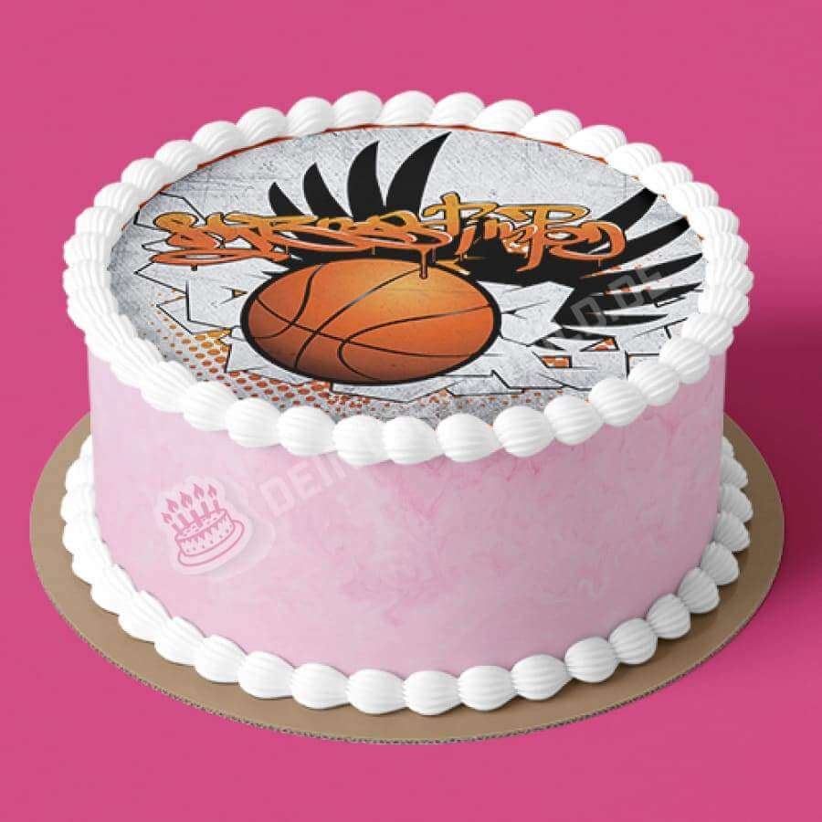 Motiv: Basketball Graffiti - Hochwertige und individuelle Tortenaufleger für jeden Anlass
Tortenaufleger Basketball Graffiti in 20cm Kreis
Dieser Tortenaufleger mit einem Basketball und orangen - Tortenbild - DeintortenbildBasketball Graffiti