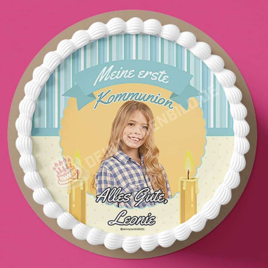 Fotomotiv: Kommunion Blau mit Kerzen - Hochwertige und individuelle Tortenaufleger für jeden Anlass
Tortenaufleger Kommunion Blau mit Kerzen 20cm Kreis
Unser Tortenaufleger mit einem hellblauen Rahmen un - Tortenbild - DeintortenbildKommunion Blau mit Kerzen