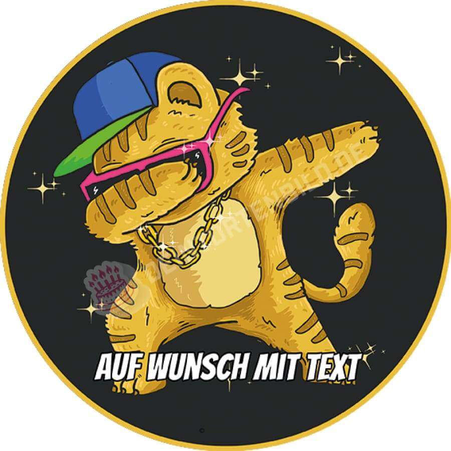 Motiv: Coole Katze Dab - Hochwertige und individuelle Tortenaufleger für jeden Anlass
Tortenaufleger Coole Katze Dab in 20cm Kreis
Unsere Tortenaufleger sind ein ideales Geschenk für besond - Tortenbild - DeintortenbildCoole Katze Dab