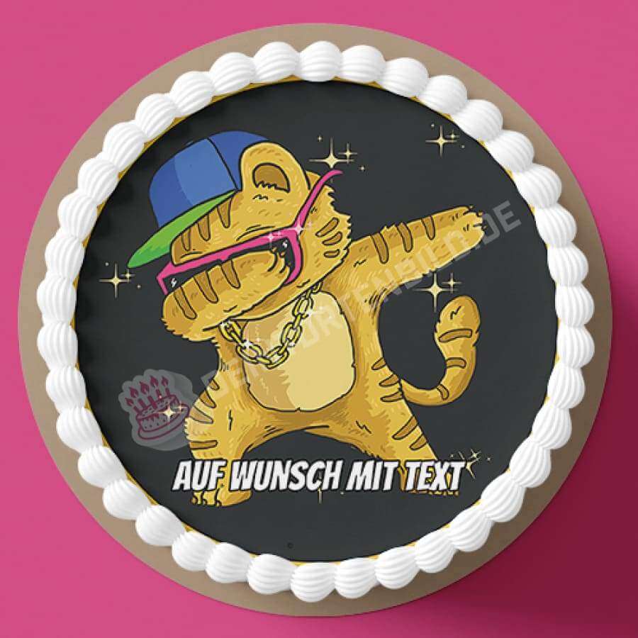 Motiv: Coole Katze Dab - Hochwertige und individuelle Tortenaufleger für jeden Anlass
Tortenaufleger Coole Katze Dab in 20cm Kreis
Unsere Tortenaufleger sind ein ideales Geschenk für besond - Tortenbild - DeintortenbildCoole Katze Dab